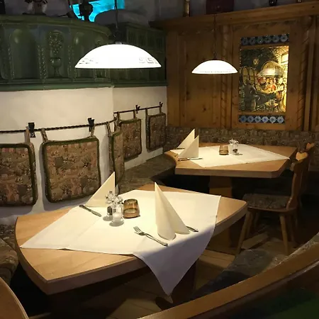 Restaurant Paelzer-buwe Hotell 3*